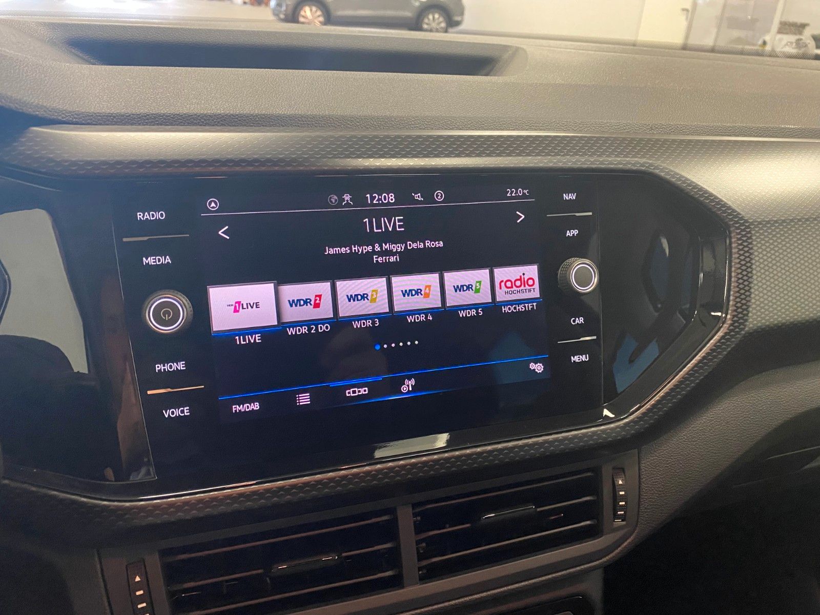 Fahrzeugabbildung Volkswagen T-Cross 1.5 TSI DSG Life+150 PS+PDC+App+LED+ALU+