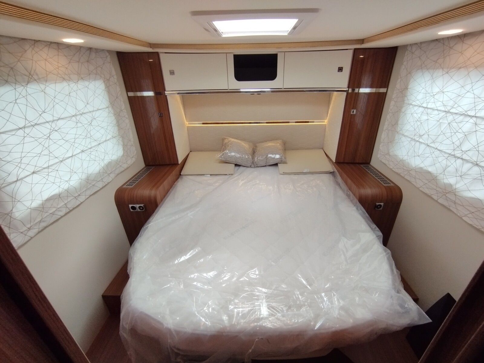 Fahrzeugabbildung Eura Mobil Integra I 760 QF SAT,Solar,Klimaanlage,TV,RK