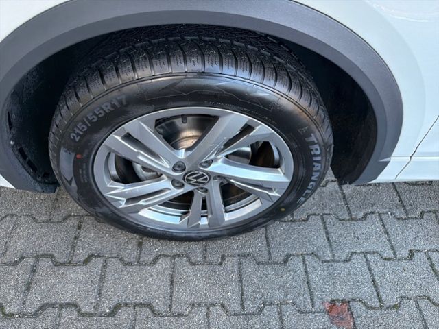 Fahrzeugabbildung Volkswagen T-Roc 1.5 TSI R-LINE LED-PLUS SHZ APP-CONNECT AC
