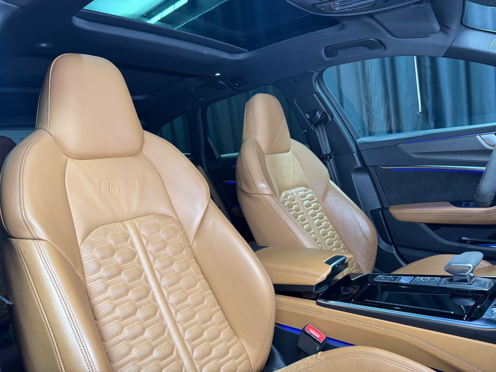 Fahrzeugabbildung Audi RS6 Avant 4.0 TFSI quattro|PANO|MATRIX|ACC|VOLL