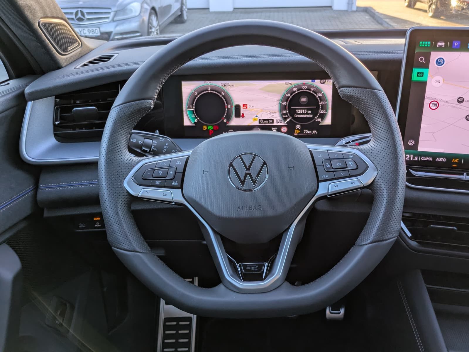 Fahrzeugabbildung Volkswagen Tayron 2.0 TDI 4M R-Line 7Si*MATRIX*AHK*PANO*HUD