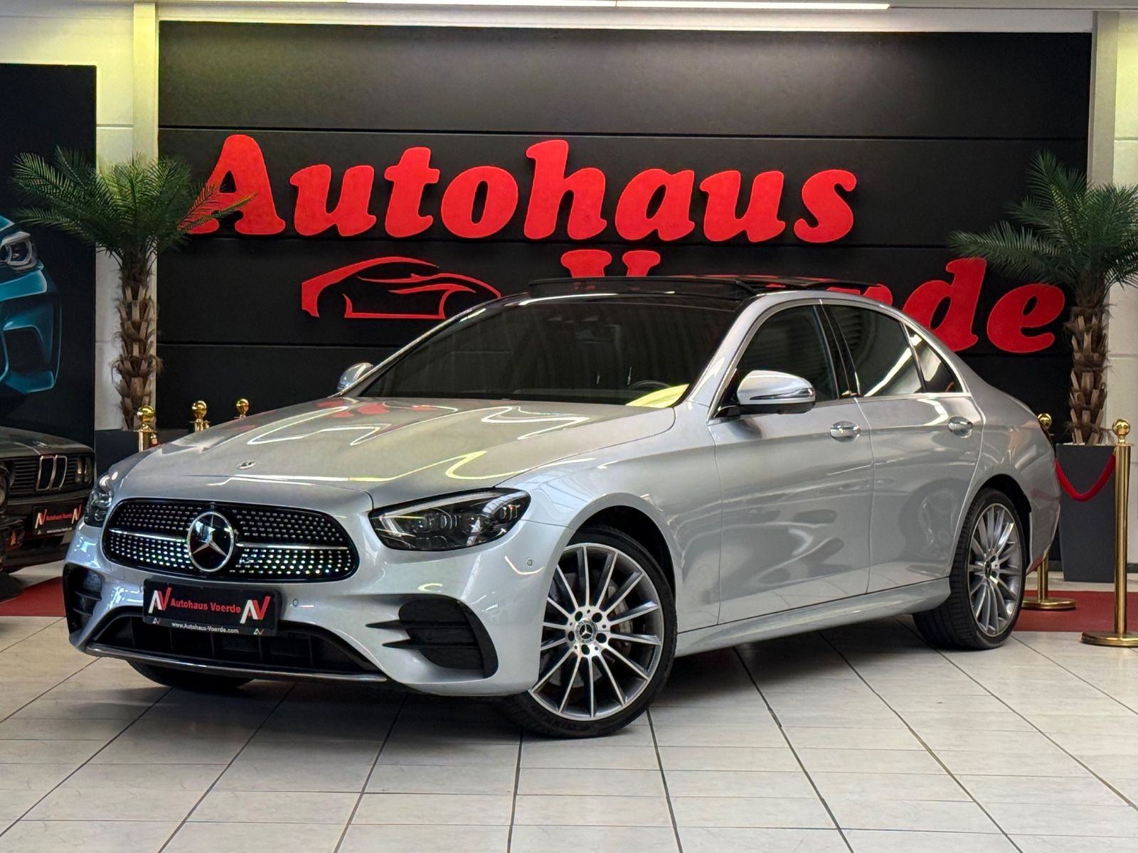Mercedes-Benz E 350 4Matic AMG-PAKET*PANO*MOPF*LEDER*HEAD-UP