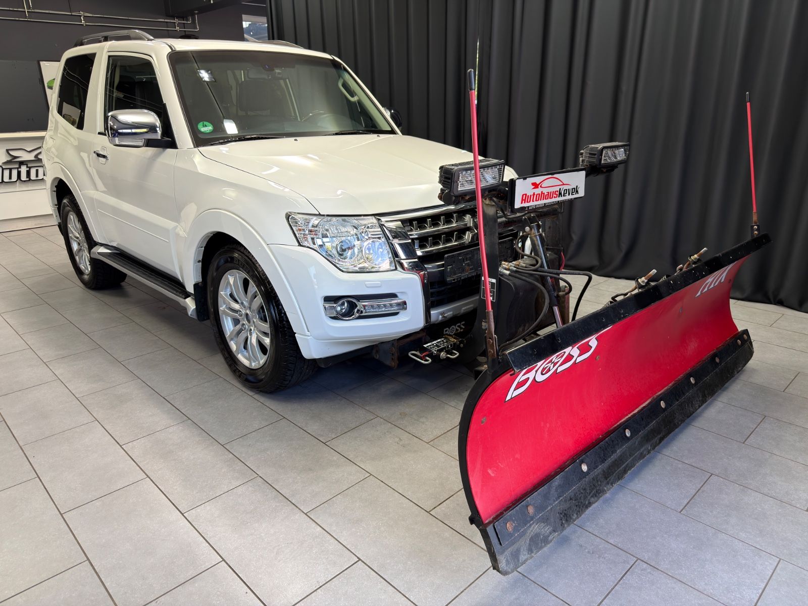 Fahrzeugabbildung Mitsubishi Pajero 3.2 DI-D Top|LEDER|NAVI|SCHNEESCHILD|BOSS
