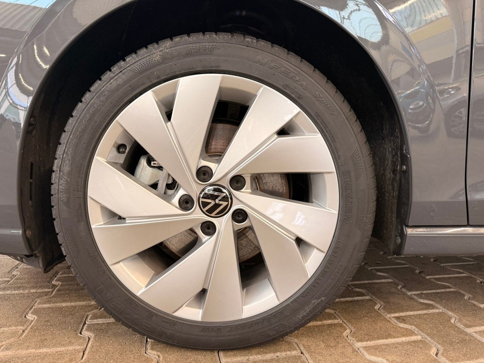 Fahrzeugabbildung Volkswagen Golf VIII 1.5 TSI eHybrid 150 kW Life +Navi +Kam