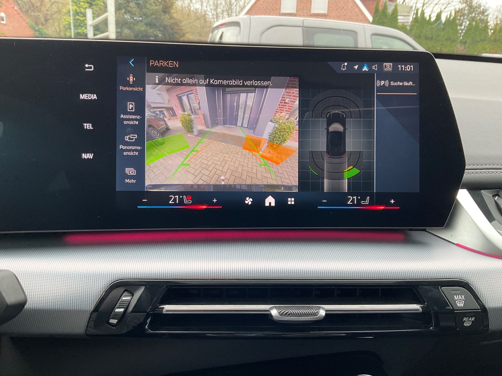 Fahrzeugabbildung BMW X1 sDrive20i,M Sport,AHK,Kamera,Navi,Carplay