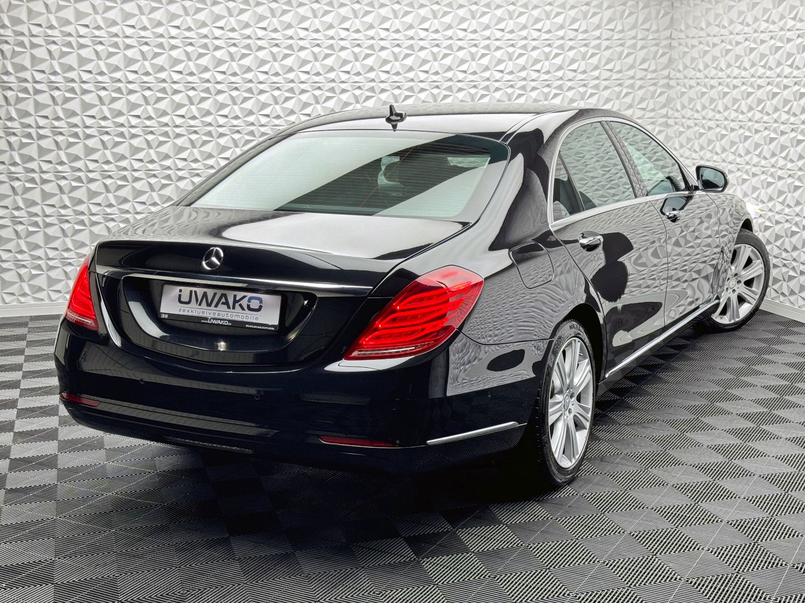 Fahrzeugabbildung Mercedes-Benz S 350d LANG/4MATIC/DISTRONIC/360°/ILS/LED/MEMORY