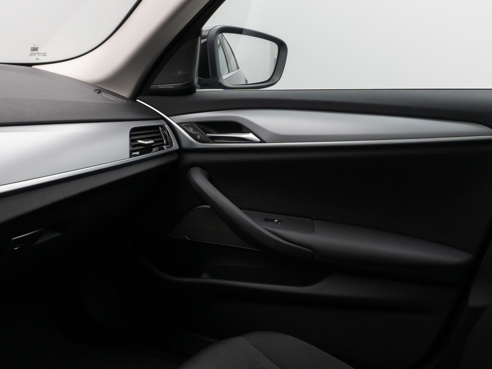 Fahrzeugabbildung BMW 520d Kamera DAB H/K Alarm DisKey Panorama MSport