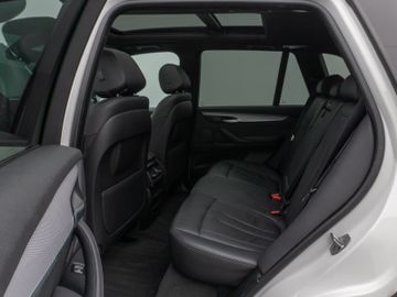Fahrzeugabbildung BMW X5 xD40d M Sport Kamera Panorama HUD DAB H/K AHK