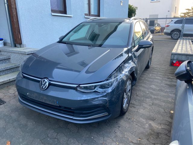 Volkswagen Golf VIII 1.5 TSI Variant Style