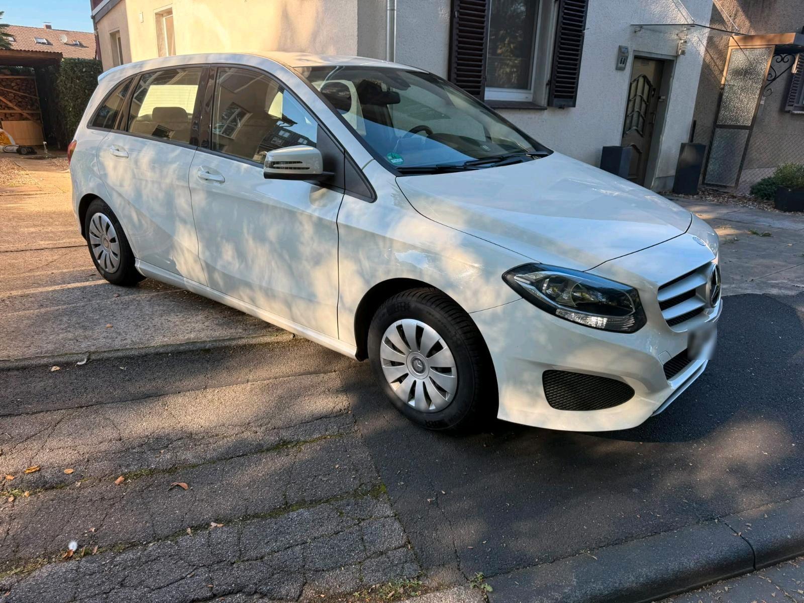 Mercedes-Benz B 180
