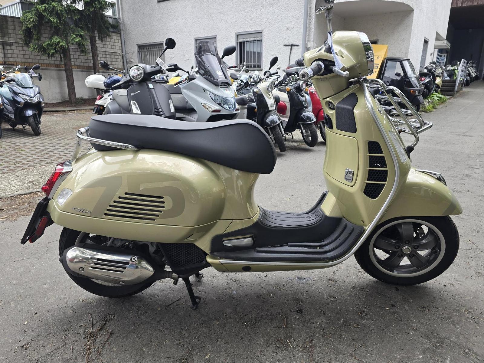 Vespa GTS SuperTech 125 75 Jahre limitiert ABS ASR u.m