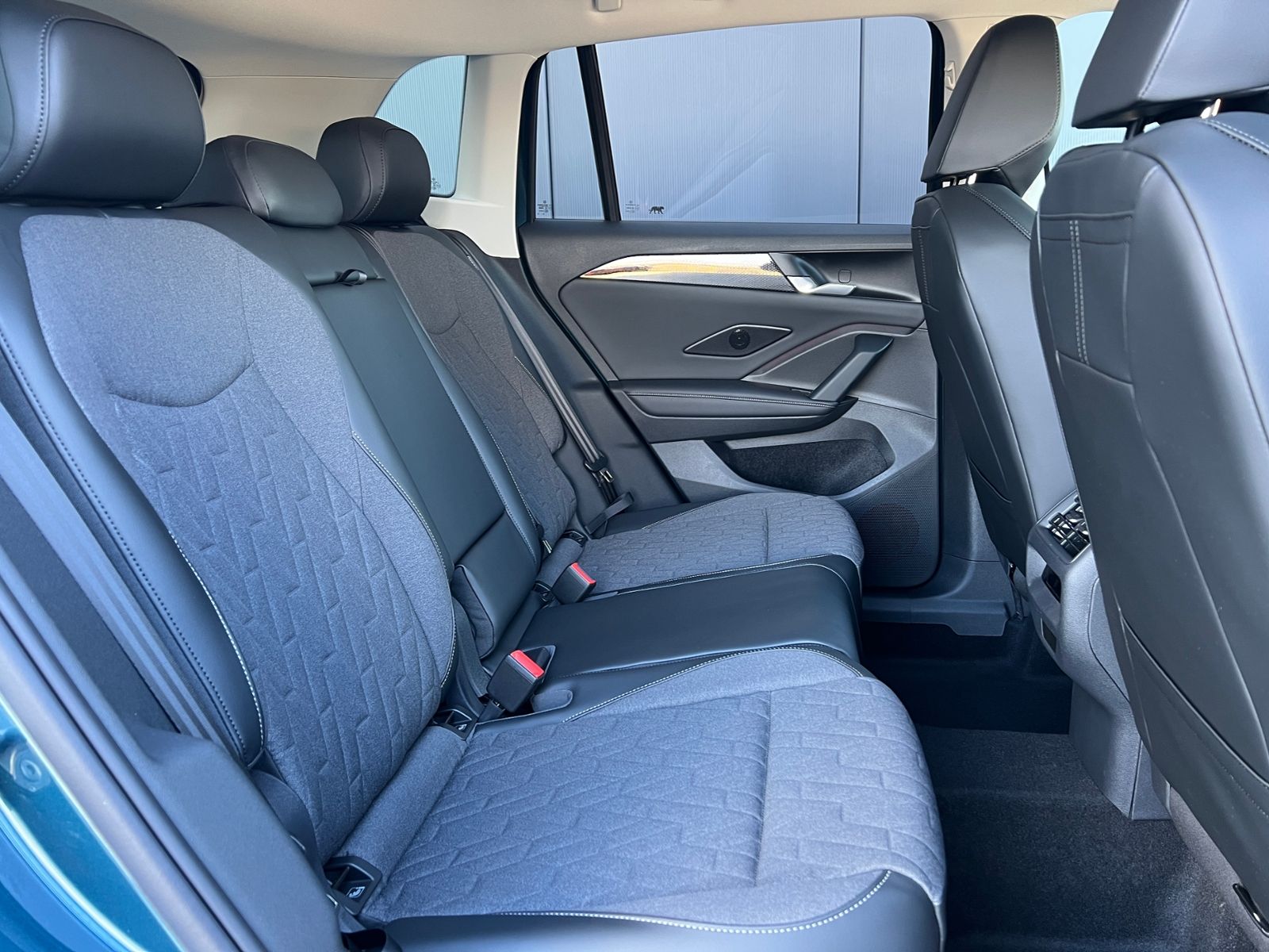 Fahrzeugabbildung Volkswagen Tiguan LIFE 1.5 eTSI DSG *AHK, LED Plus, Kamera,