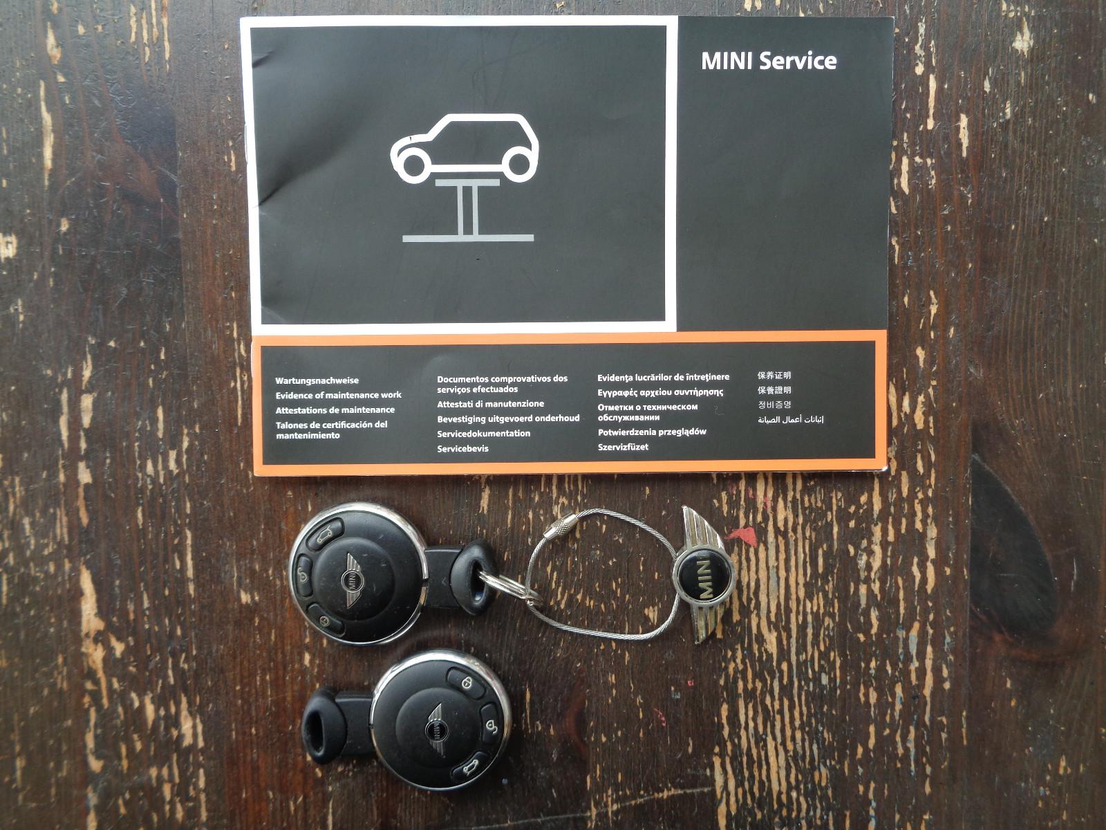 MINI Coun.Co.S Aut.ALL4 Vollleder Navi.Klimaaut.Xenon