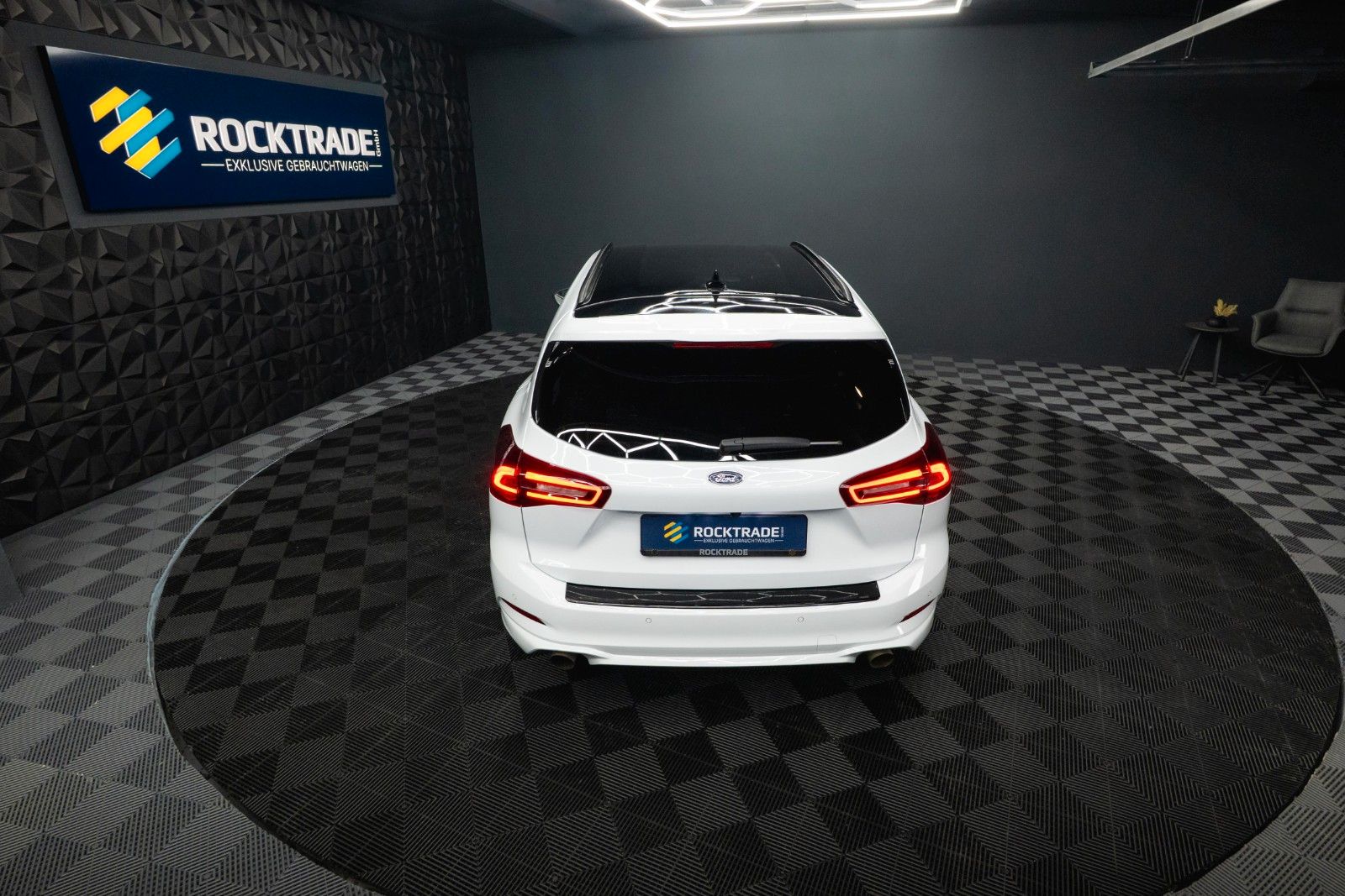 Fahrzeugabbildung Ford Focus Turnier ST X Performance *Head Up*LED*DAB*
