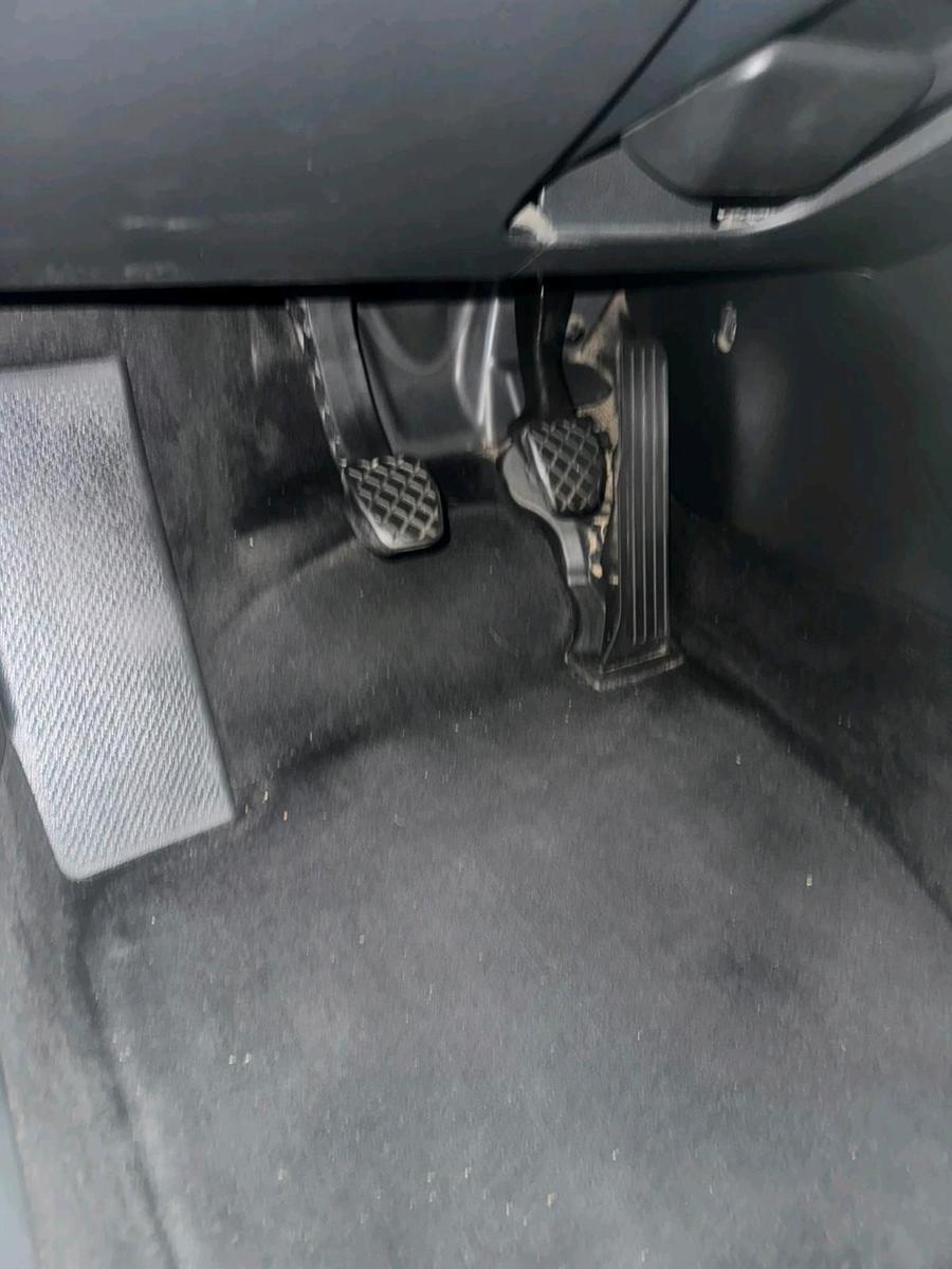 Volkswagen Passat 2011 — photo 10