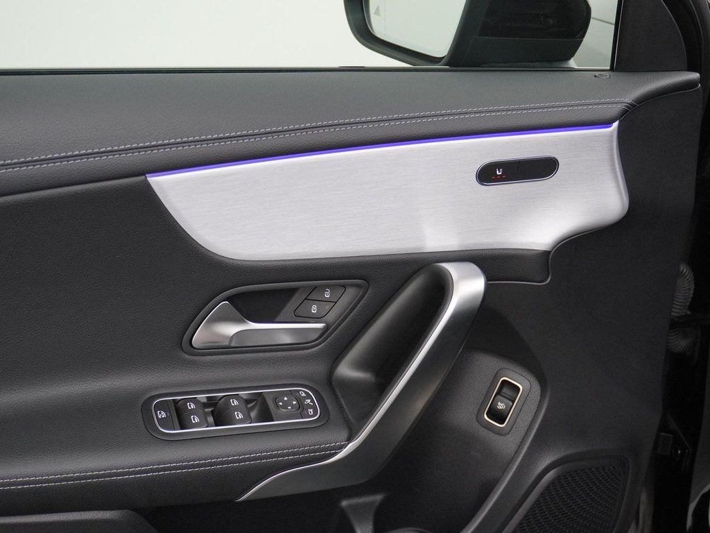 Mercedes-Benz A 200 AMG Business Solution | AHK Wegklapbaar |