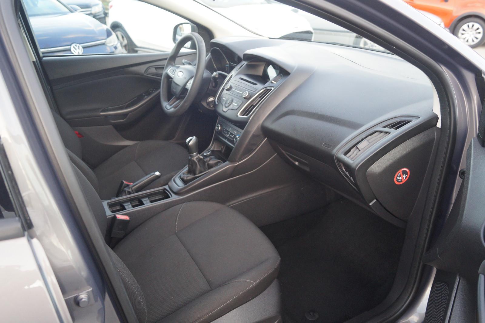 Ford Focus 2015 — photo 9