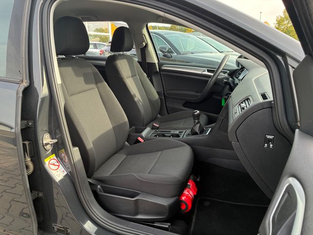 Fahrzeugabbildung Volkswagen Golf VII Variant >Navi/Klima/VW Connect<