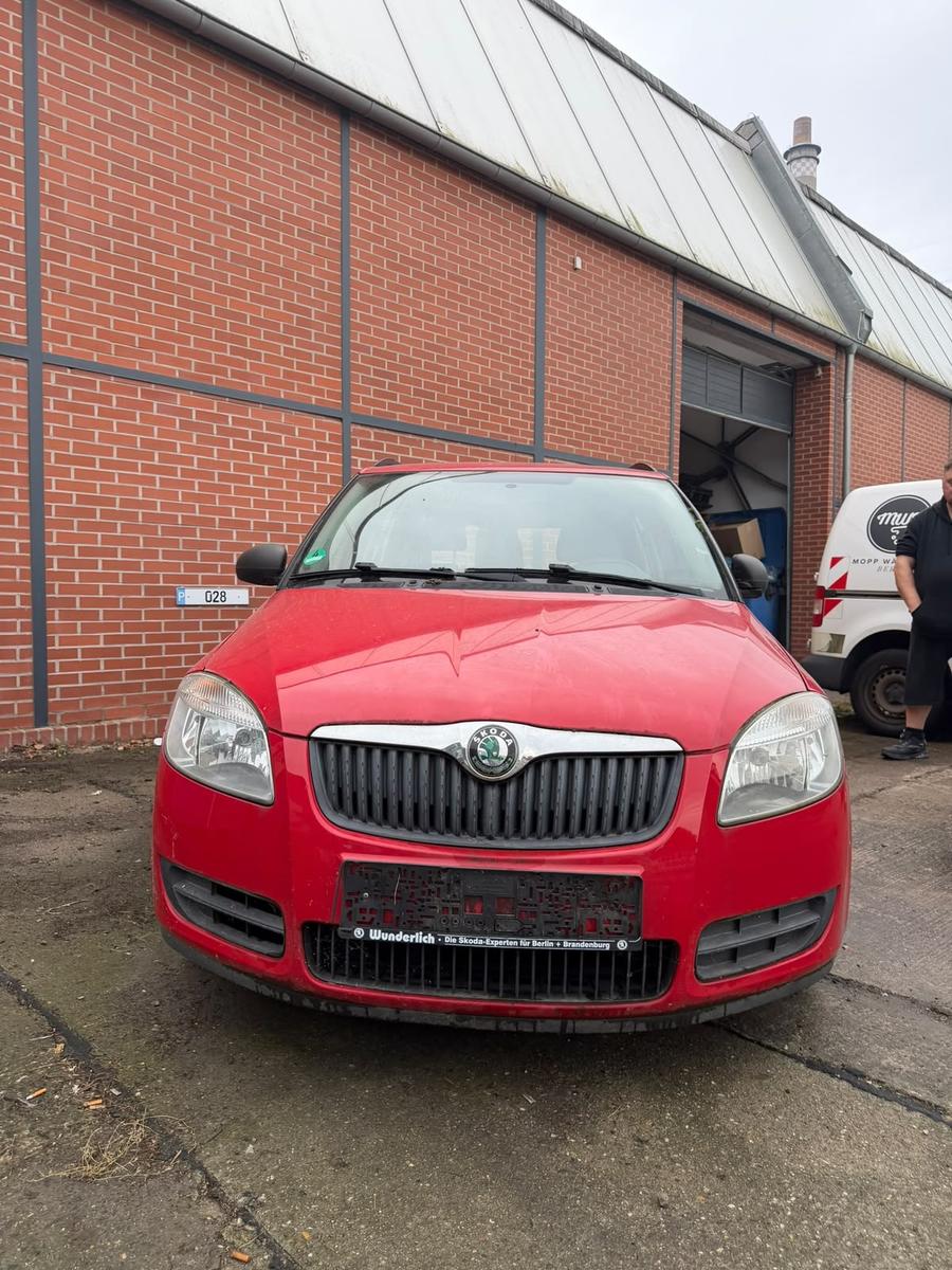 Skoda Fabia 2008 — rear view