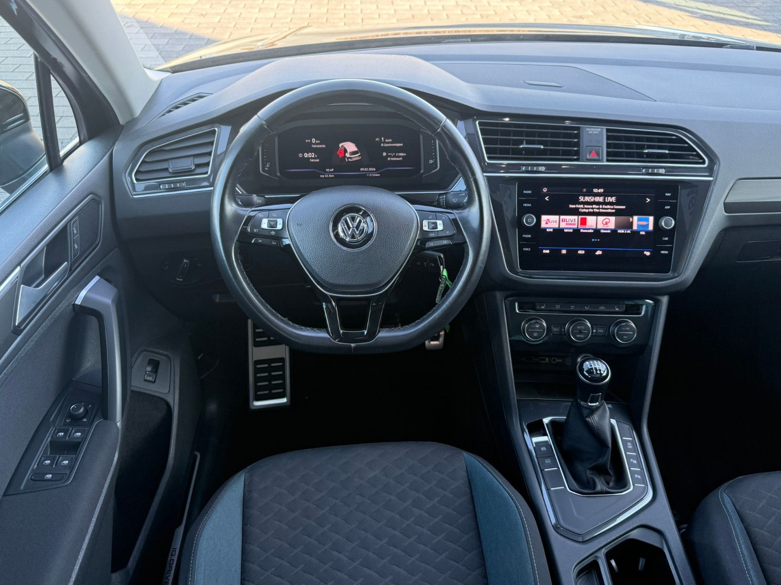 Fahrzeugabbildung Volkswagen Tiguan IQ.DRIVE PANO NAVI KLIMAAUTO SITZHEIZ AHK