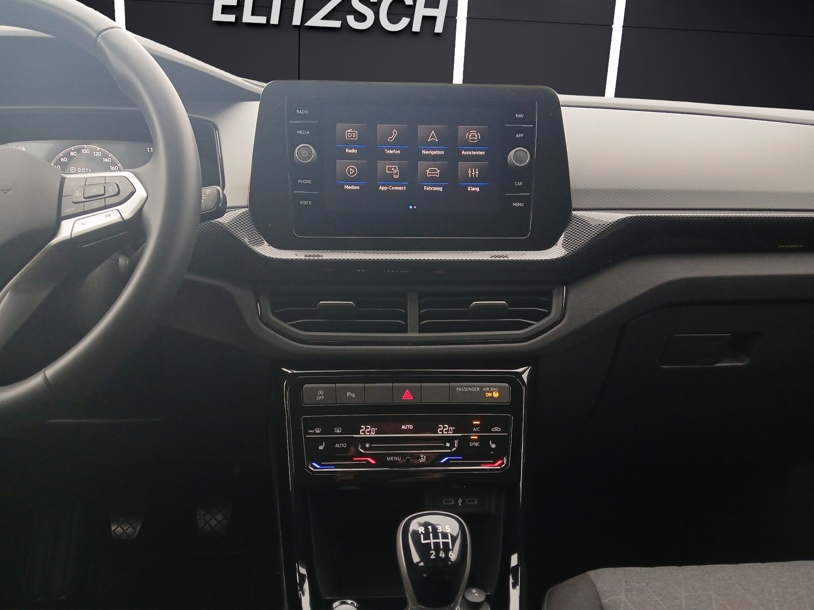 Fahrzeugabbildung Volkswagen T-Cross TSI Life Matrix AID ACC PDC SH