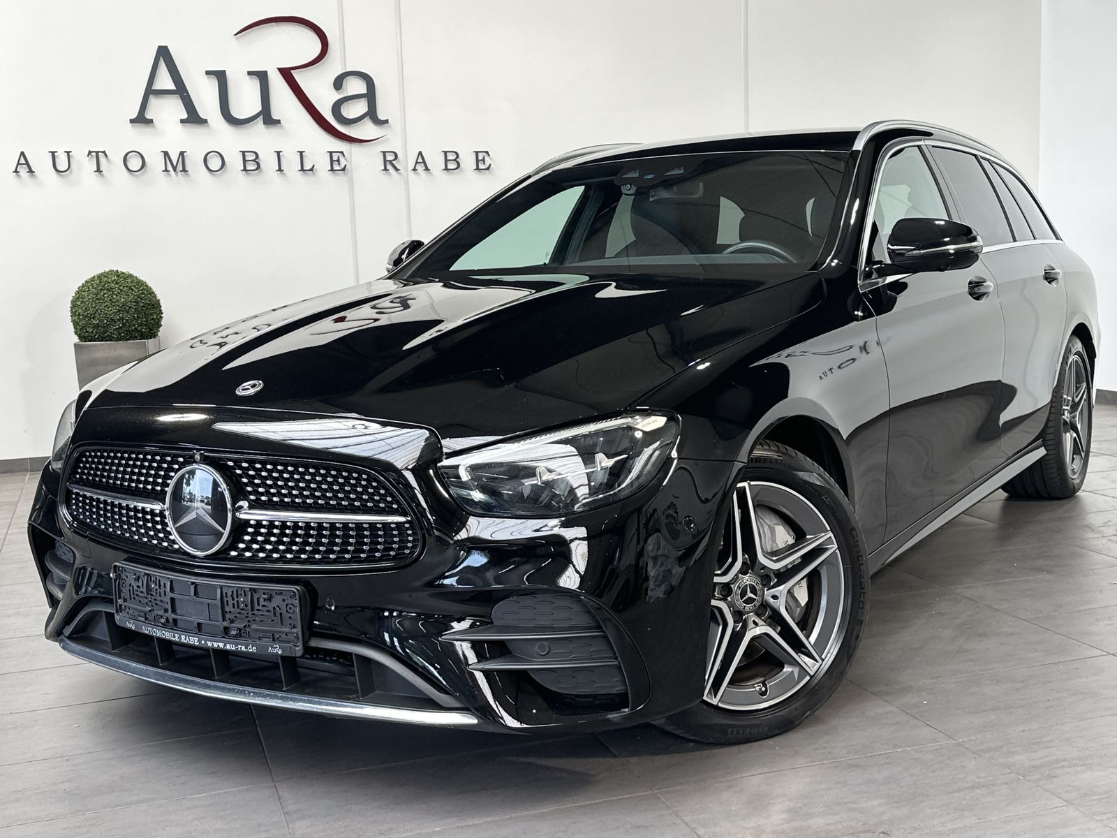Fahrzeugabbildung Mercedes-Benz E 400d T 4M AMG-Line NAV+LED+360°+WIDESCREEN+1HD
