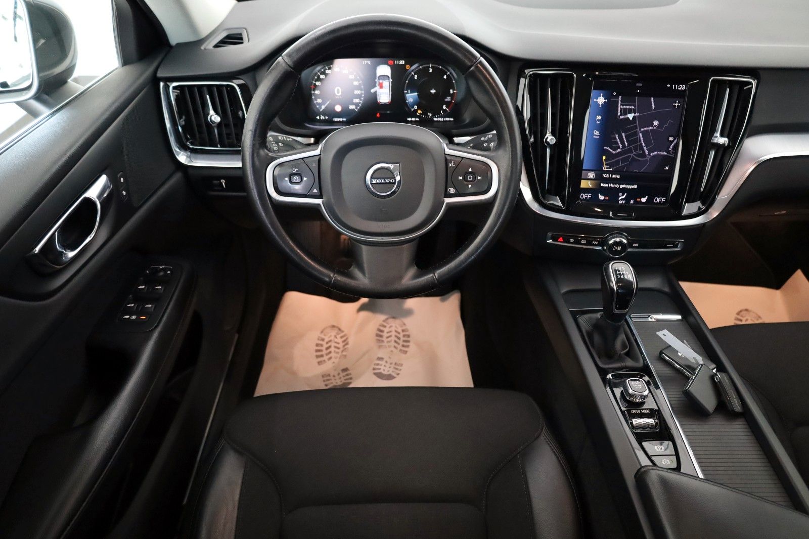Fahrzeugabbildung Volvo V60 Momentum Pro, T.Leder,Navi,LED,Kamera,SH
