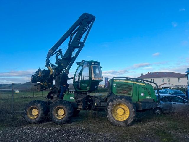 John Deere 1270 E