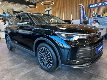 Volkswagen Tiguan *1-HAND*360°*LKHZ*ACC*LED*3-ZONEN*NAVI*