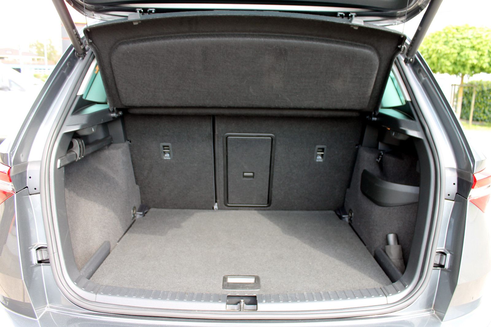 Fahrzeugabbildung SKODA Karoq Amb. 2.0 TDI 4x4 DSG ACC LED PANO KAM AHK