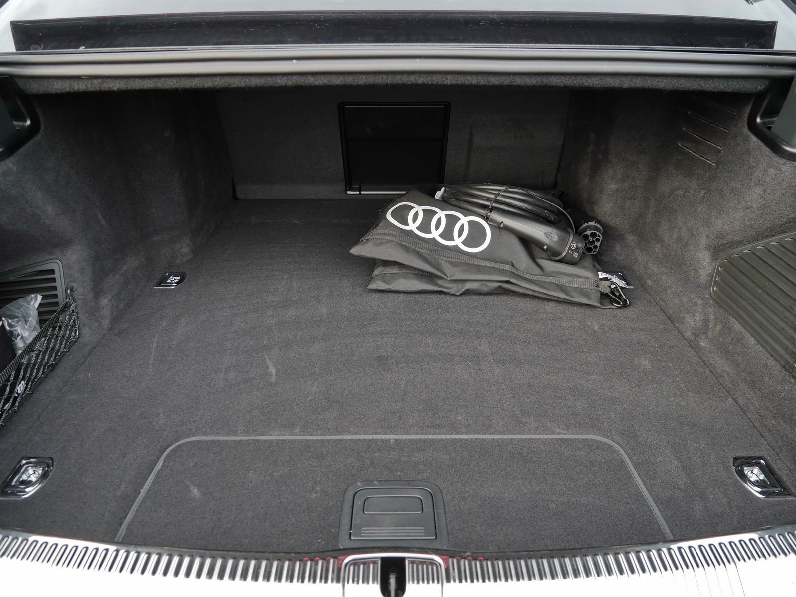 Audi A8 - Bild 25