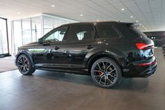 AUDI SQ7 TFSI | HuD | Pano | B&O | 7-Sitze | FACELIFT AUDI SQ7 TFSI | HuD | Pano | B&O | 7-Sitze | FACELIFT
