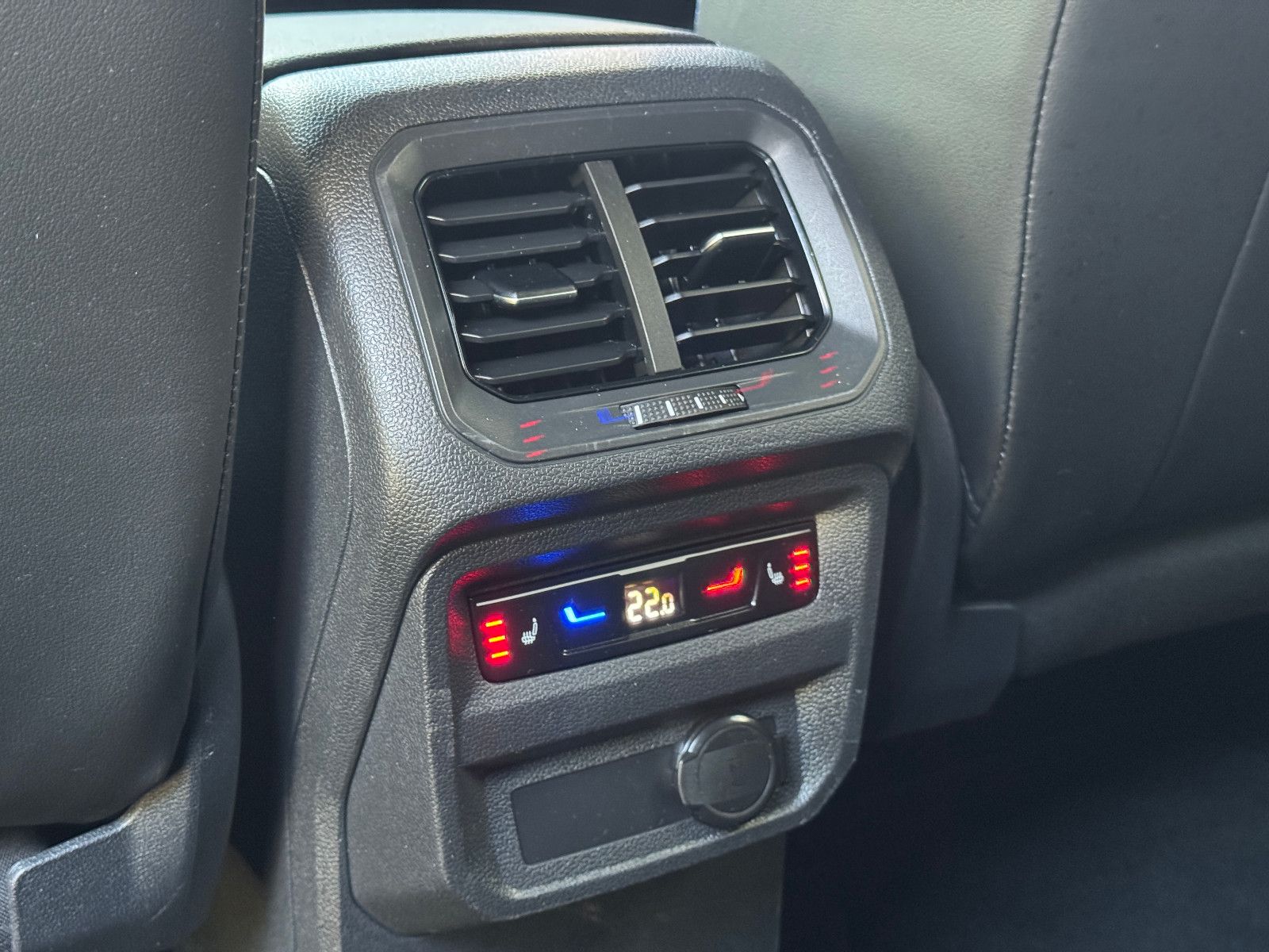Volkswagen Tiguan R 4Motion*AKRAPOVIC*R-PERFORMANCE* foto 23