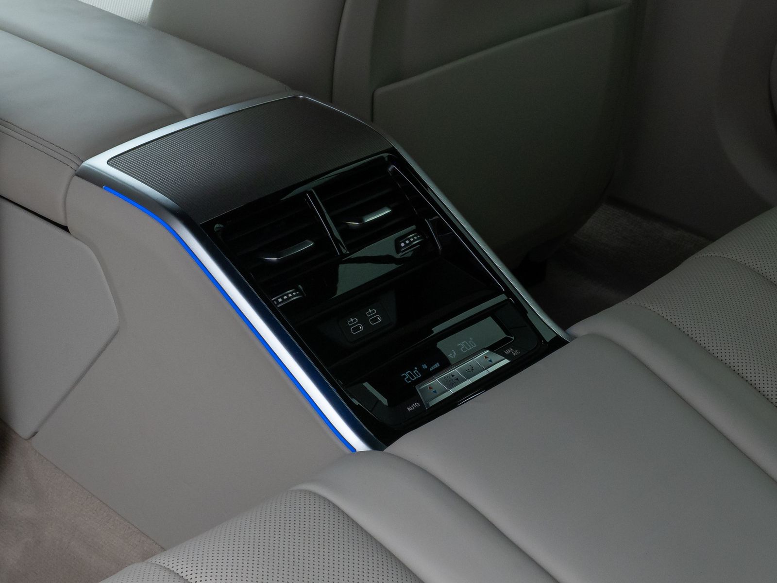 Fahrzeugabbildung BMW 840d xD Gran Coupè Laser 360°HUD SoftCl DisplKey