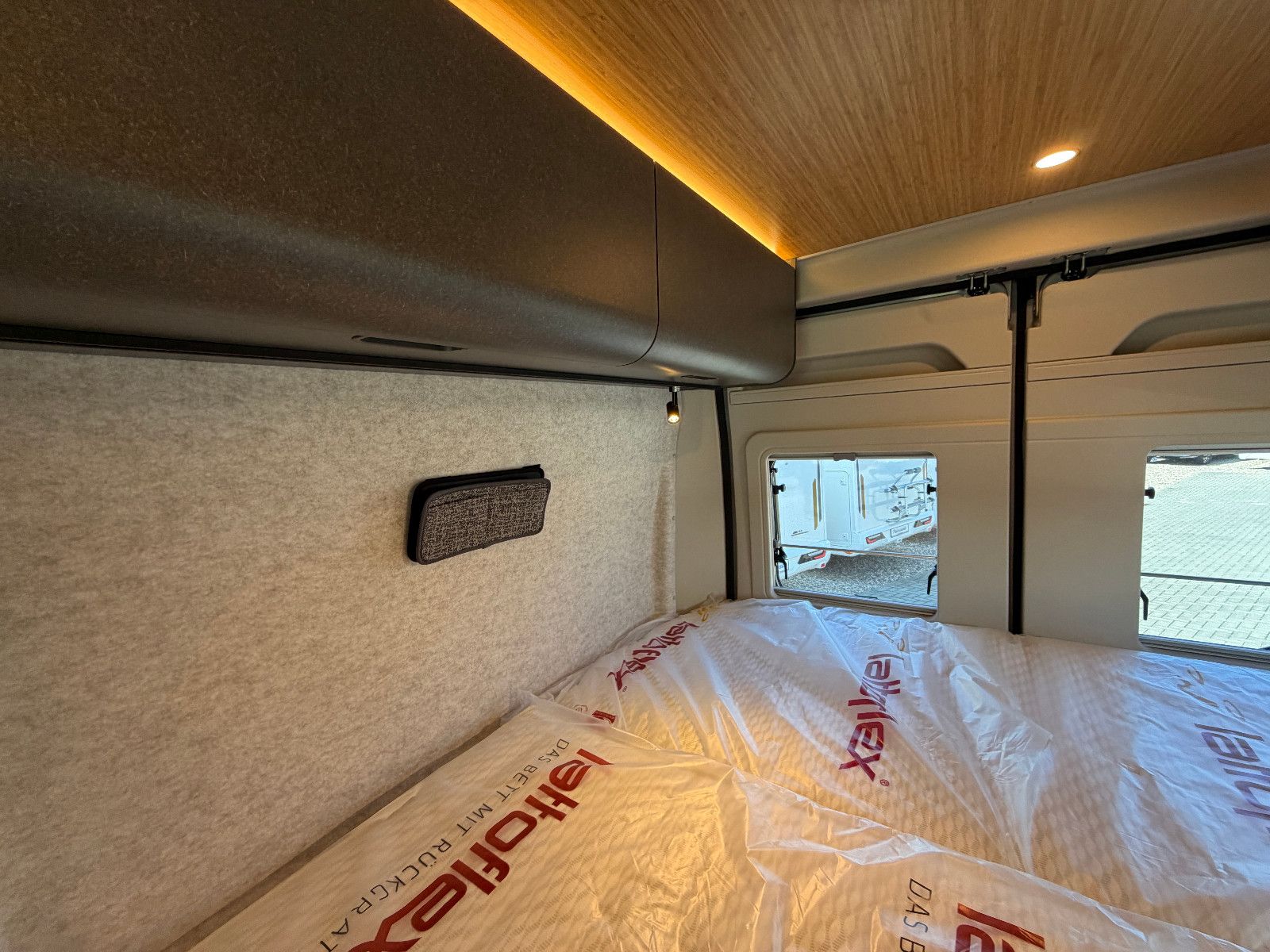 Fahrzeugabbildung HYMER / ERIBA / HYMERCAR Redwood 601 - Voll - 6.871€ sparen!