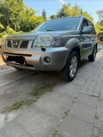 Nissan X-Trail Biete Nissan xtrail t30 zum Verkauf an