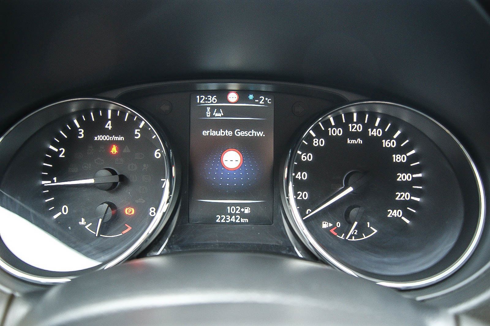 Fahrzeugabbildung Nissan Qashqai 1.2 Acenta RENTNERERSTBESITZ 22.324km !!