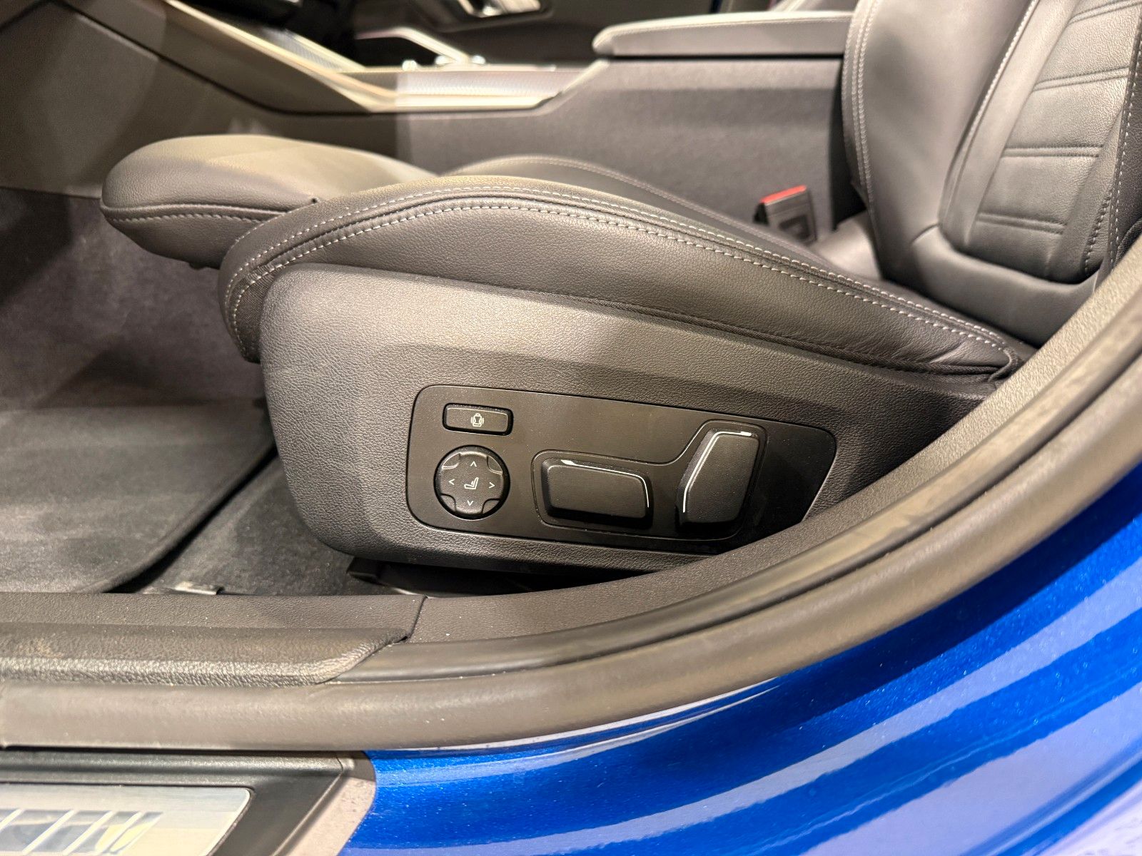 BMW M340i xDrive Touring Pro 392PS AHK Pano 360 HUD foto 18