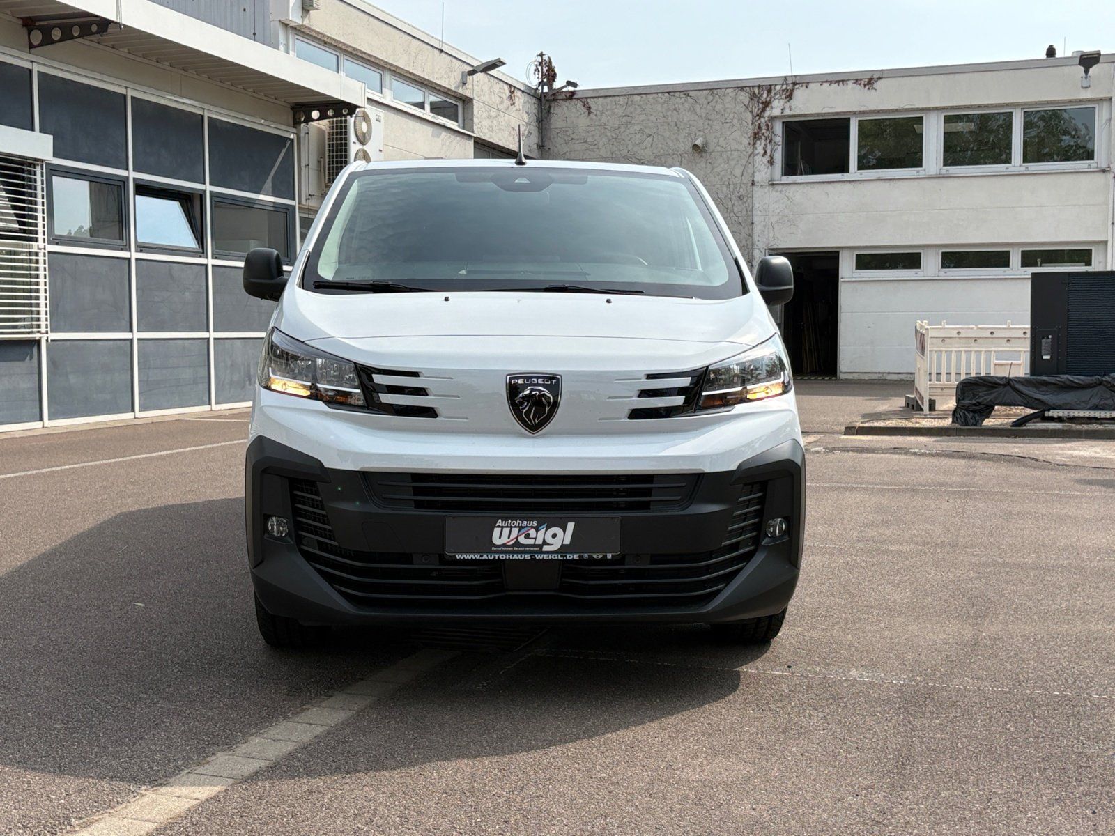 Fahrzeugabbildung Peugeot Expert DoKa L3 BlueHDi 180 EAT8 Doppelkabine