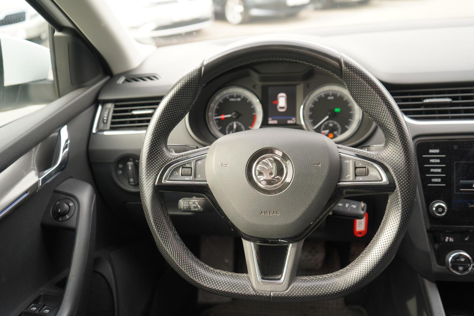 Skoda Octavia 1.6 TDI Premium Edition Panorama ACC LED