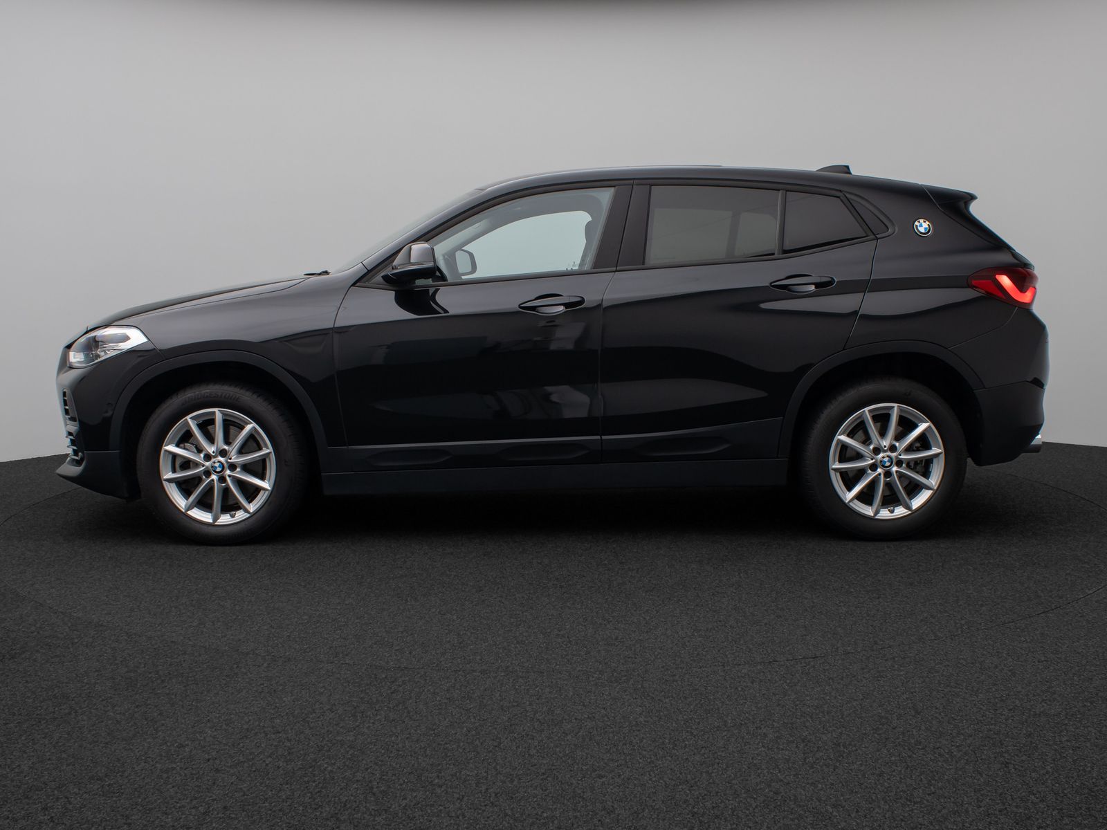Fahrzeugabbildung BMW X2 sD20d Panorama NaviPlus HUD DAB HiFi Alarm