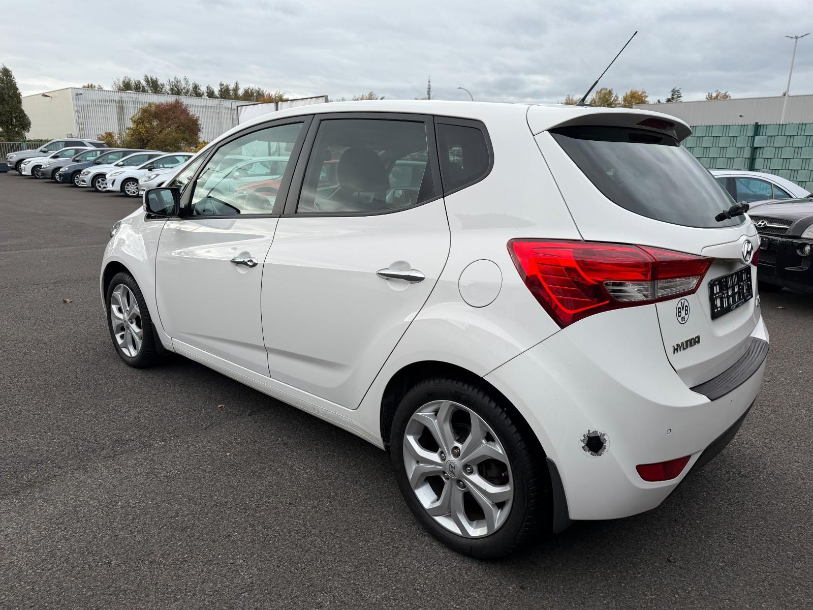 Hyundai ix20 2011 — photo 7