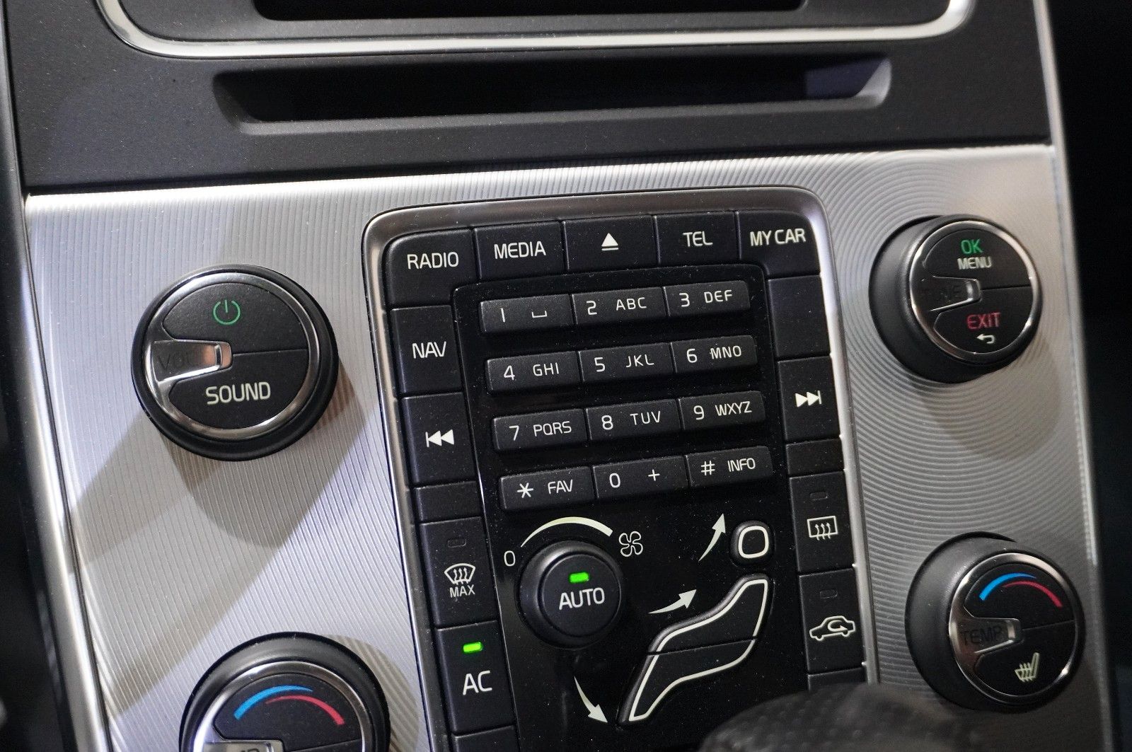 Fahrzeugabbildung Volvo V60 Kombi D4 R-DESIGN NAVI/LED/SHZPDC/AHK