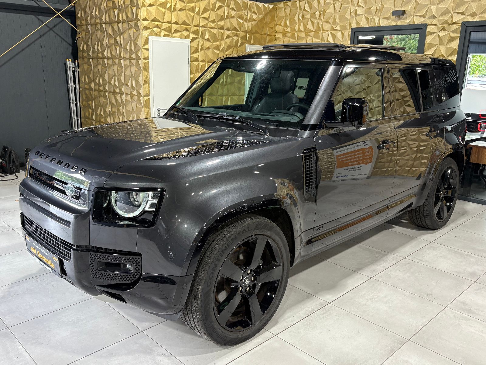 Fahrzeugabbildung Land Rover Defender 110 V8/PANO/ACC/HEAD-UP/360°/APPLE/AMBI