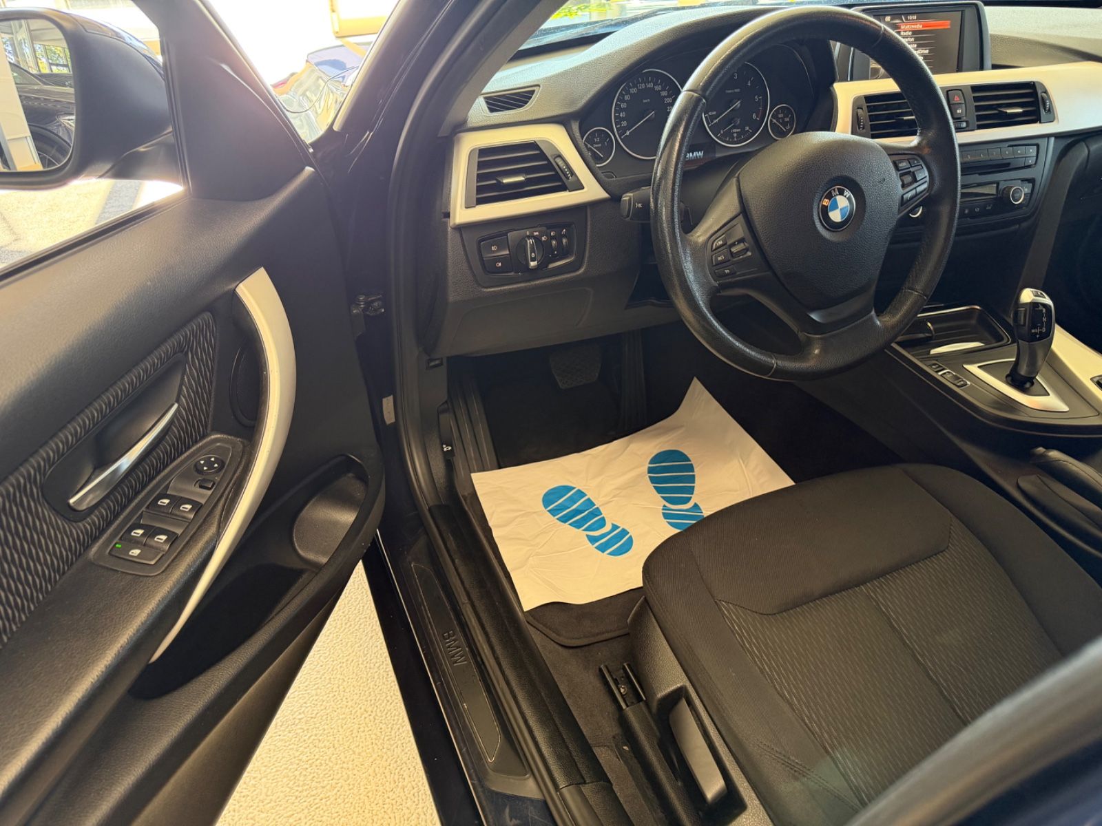 Fahrzeugabbildung BMW 318 3 Touring 318 d