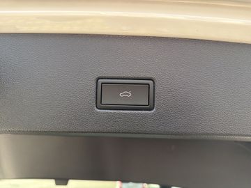 Volkswagen T-Roc 1.5 TSI R-Line TOTWINKELKAMERATEMPOMAT