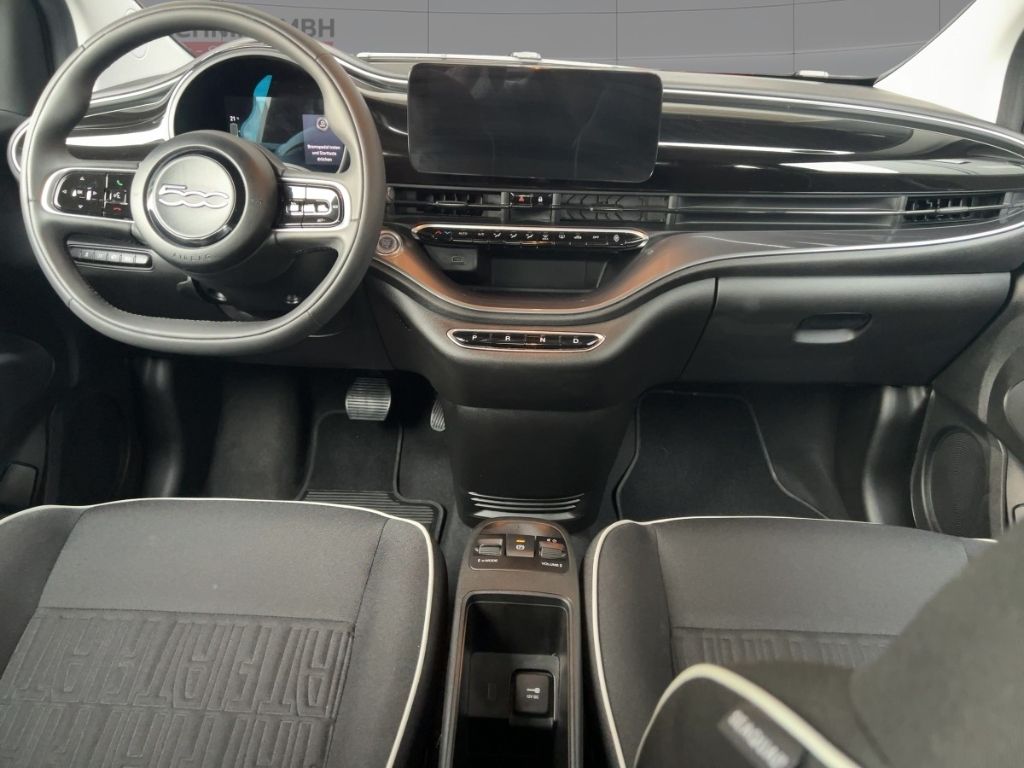 Fahrzeugabbildung Fiat 500e Keyless Go Tempomat DAB+ CarPlay LED Navi