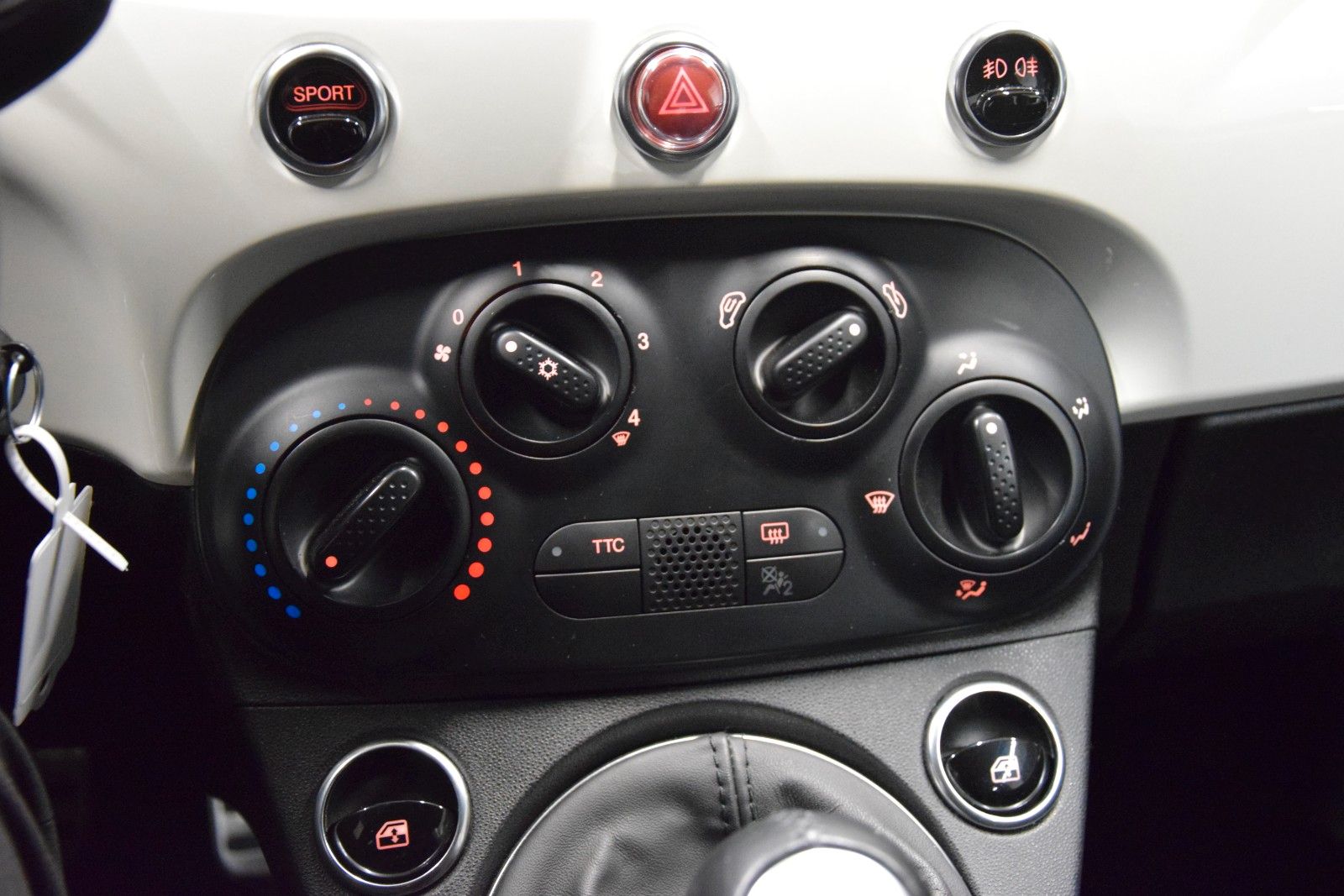 Fahrzeugabbildung Abarth 595C LED PDC CarPlay Android Auto PDC Faltdach