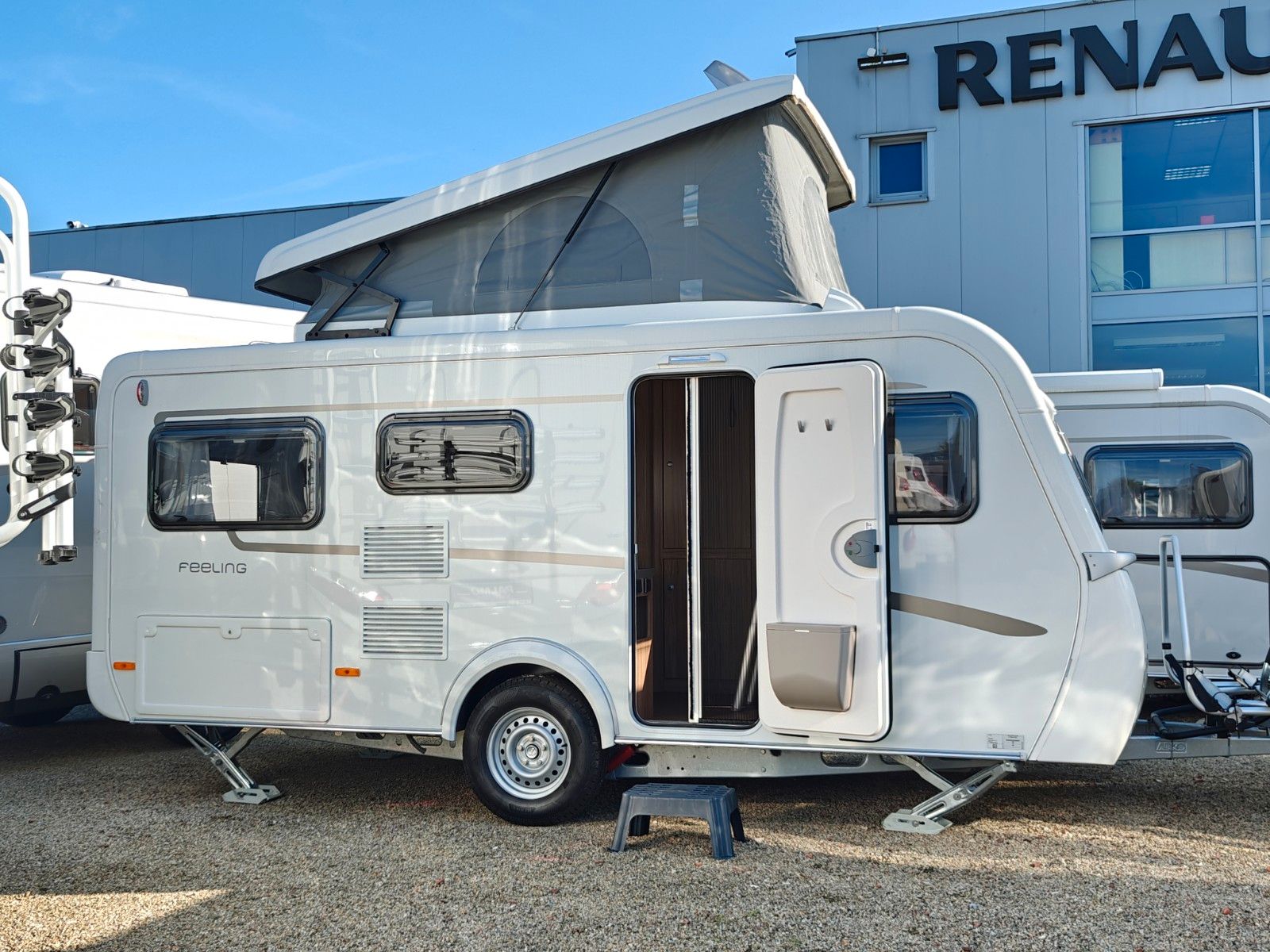 Fahrzeugabbildung HYMER / ERIBA / HYMERCAR Feeling 425 Schlafdach - SPRING SALE -