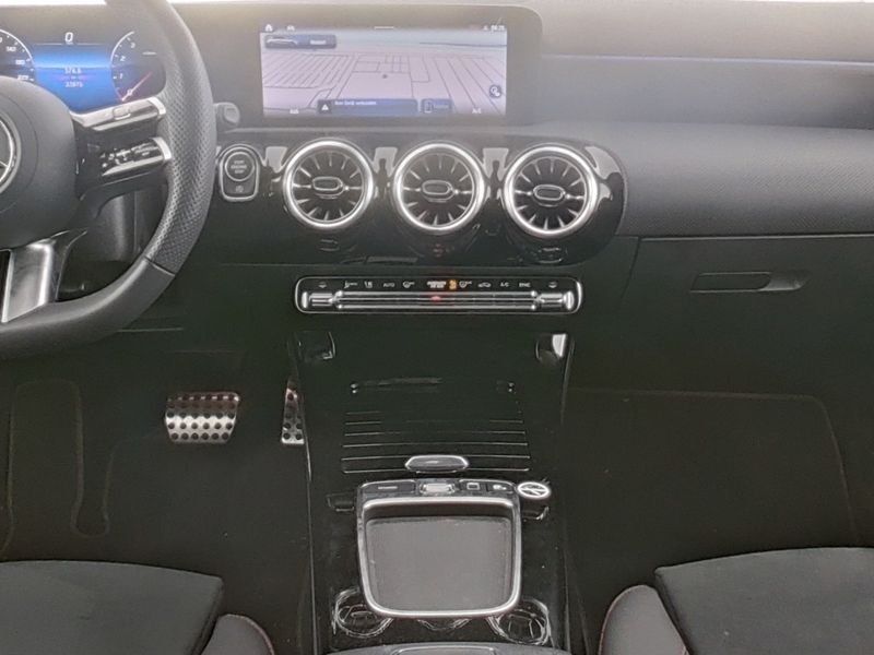 Fahrzeugabbildung Mercedes-Benz A 200 AMG*Pano*HUD*360°*MultiBeam*Memory*Totwin*